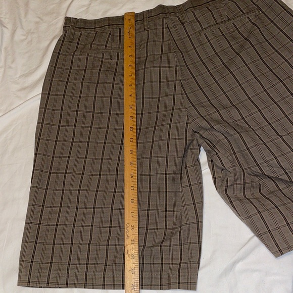 2 mens plaid shorts - Picture 3 of 6